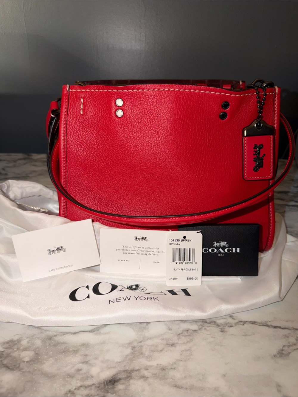 Coach Rogue 25 in Ruby Red